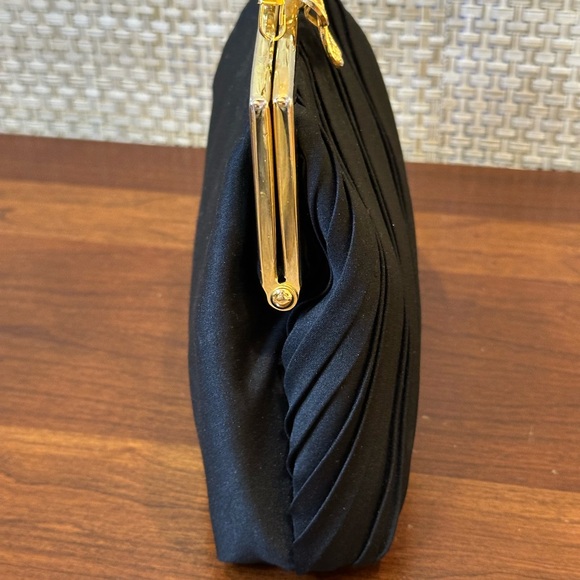🌟HP🌟VTG 1960 Black Pleat & Fancy Lift Clasp Walborg Evening Bag Gold Byzantine - Picture 12 of 14